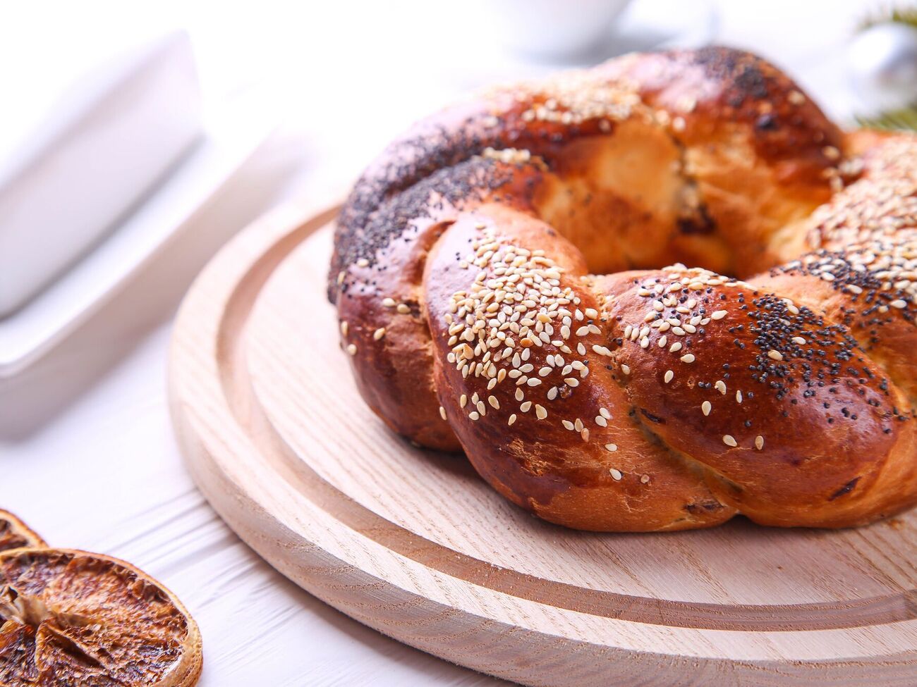 Калач заплітають у косу