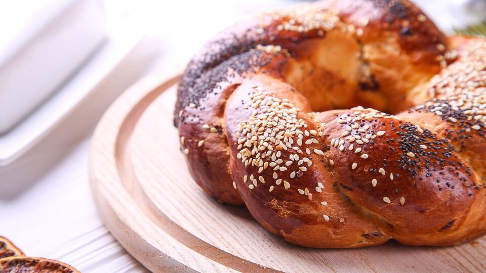 Калач заплетают в косу