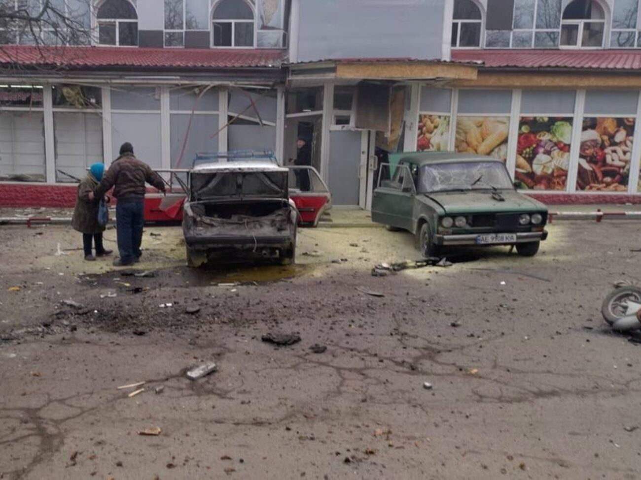 Унаслідок прильоту пошкоджено будівлю магазину й кілька автомобілів