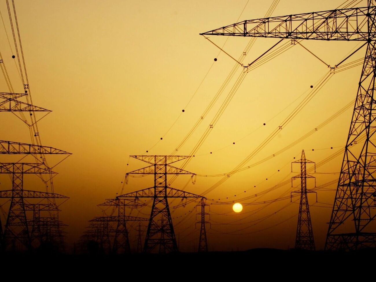 НКРЭКУ повысила тариф на передачу электроэнергии