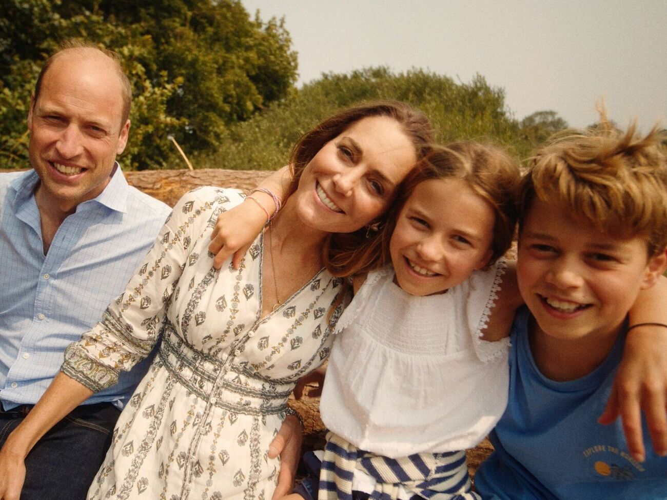 Королівське подружжя виховує трьох дітей
