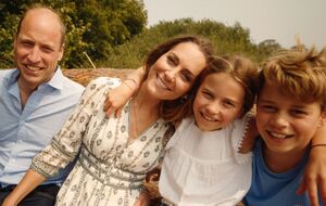 Королівське подружжя виховує трьох дітей