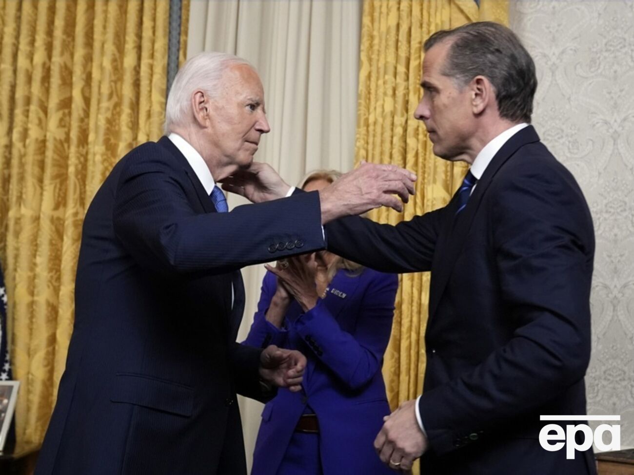 Уходящий глава Белого дома освободил сына от уголовного преследования до приговора