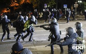 Утром полиция атаковала участников акции