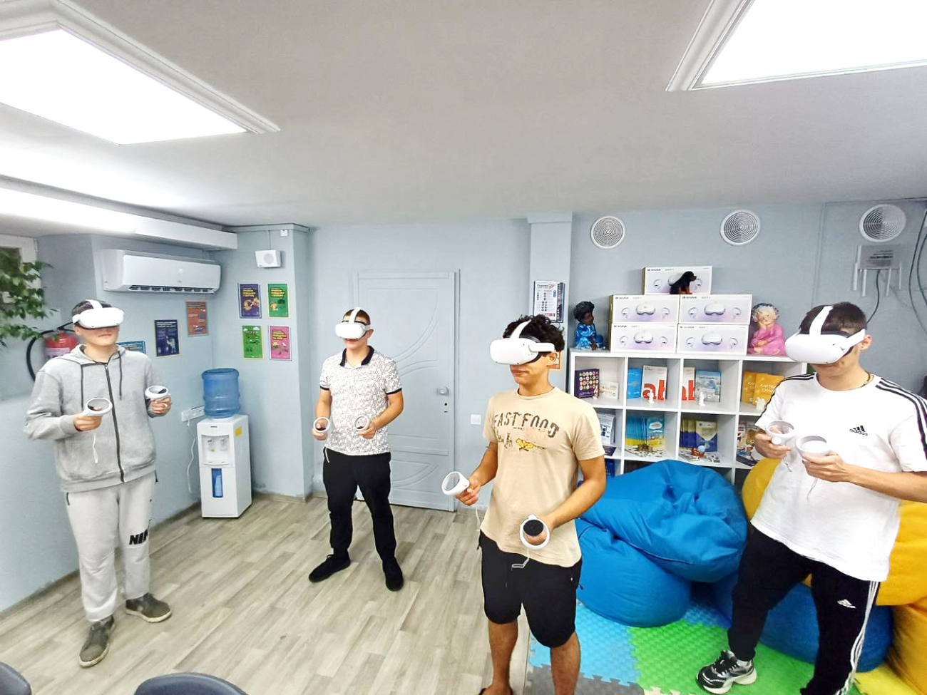 Проект реализуют ЮНИСЕФ и Ассоциация инновационного и цифрового образования (AIDE) при финансовой поддержке правительства Японии