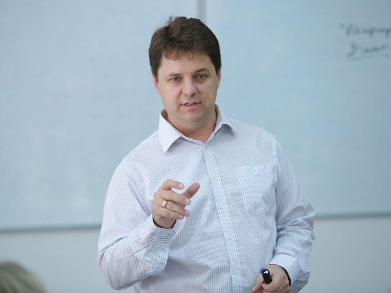 На контрактной основе можно будет учиться только на заочной или вечерней формах, отметил педагог