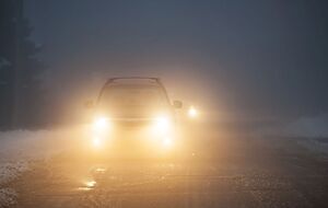 У туманну погоду водіям радять бути обережними