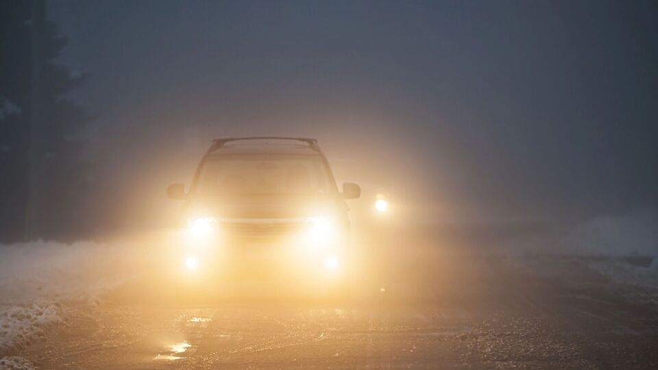 У туманну погоду водіям радять бути обережними