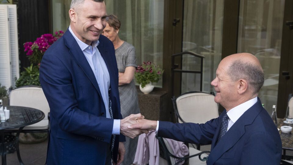 Единственной реальной гарантией безопасности Украины станет ее членство в НАТО, сказал Кличко на встрече с Шольцем