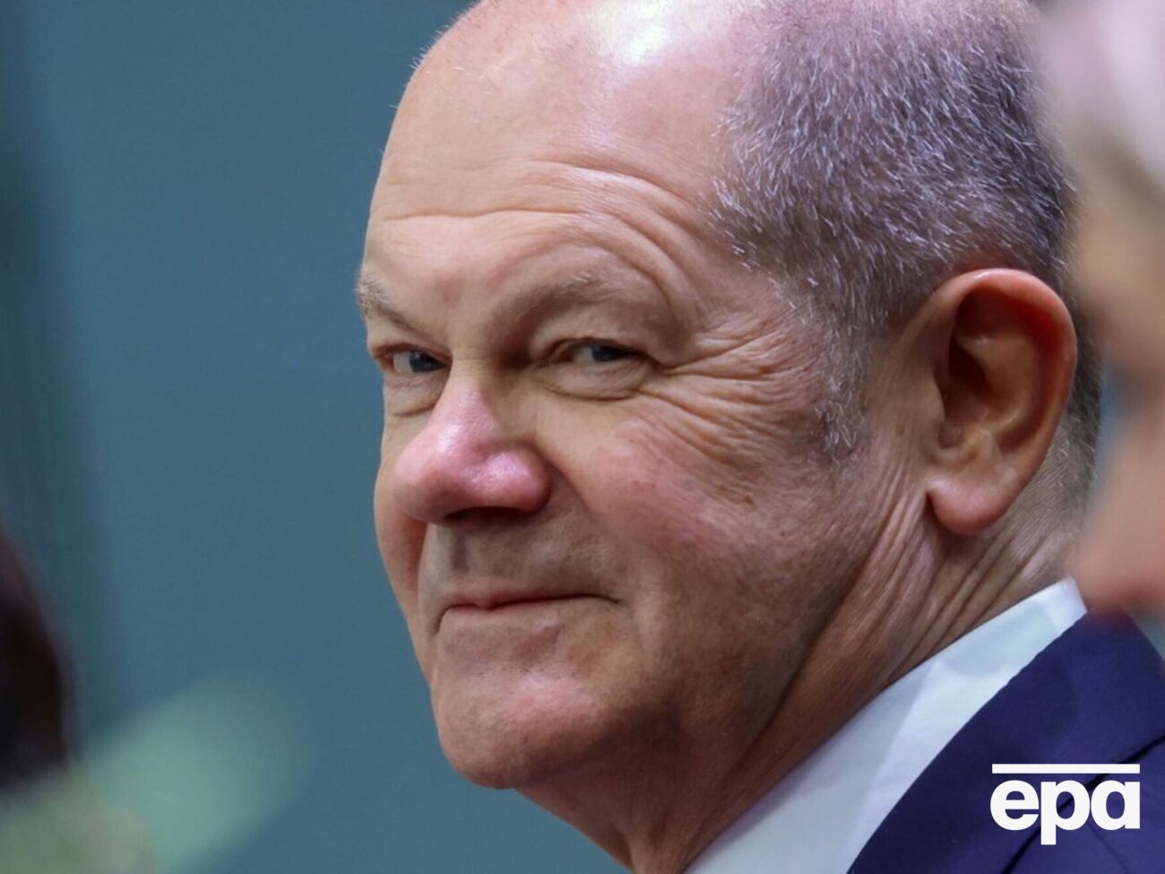 Шольц зізнався, що у валізі привіз особисті речі, щоб мати можливість переодягнутися