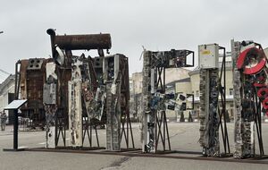 Высота конструкции весом 2,7 тонн достигает человеческого роста, а ее ширина составляет 7 м