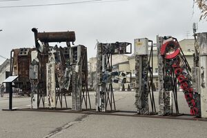 Высота конструкции весом 2,7 тонн достигает человеческого роста, а ее ширина составляет 7 м