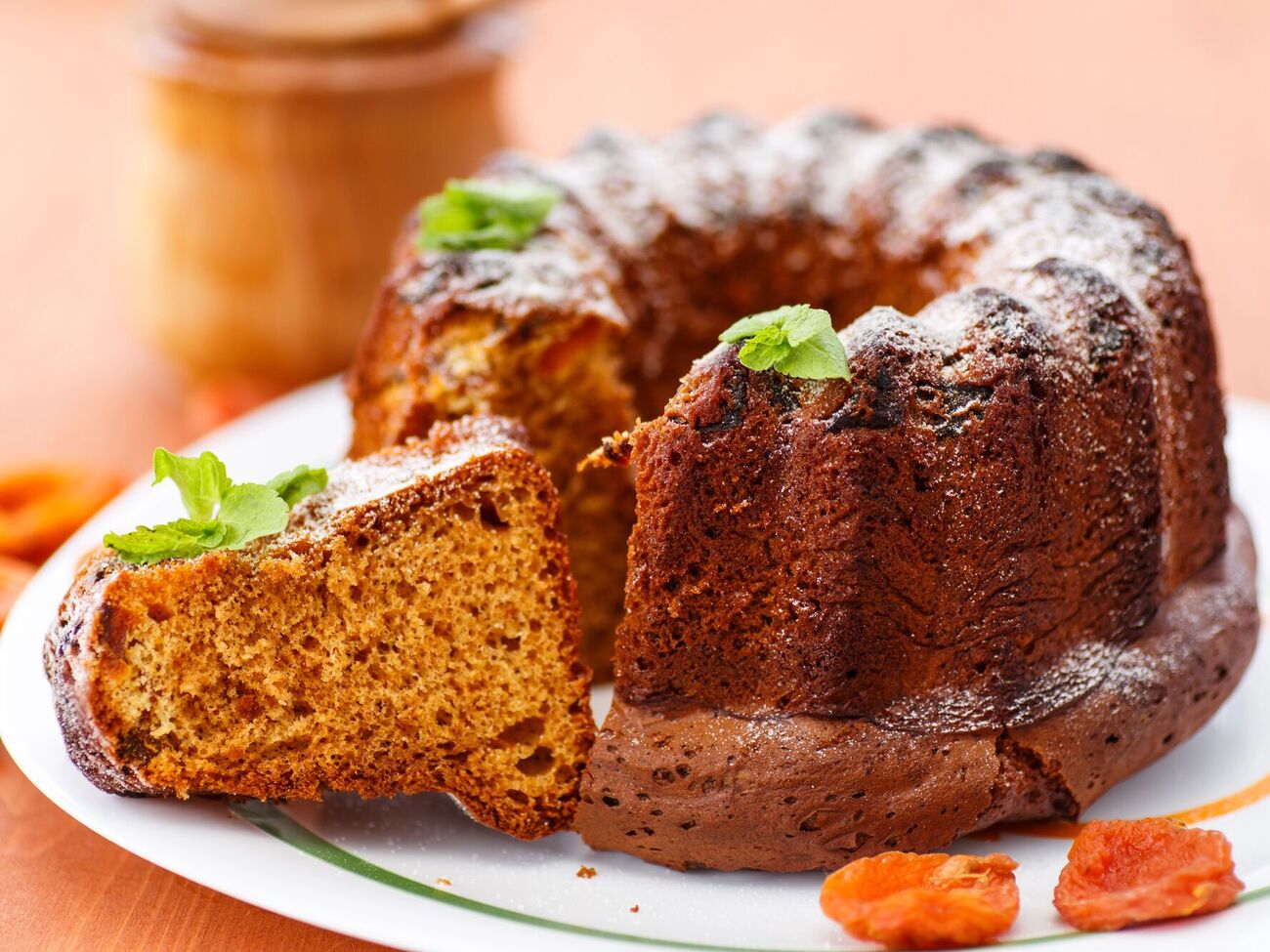 Пирог выпекают в круглой форме