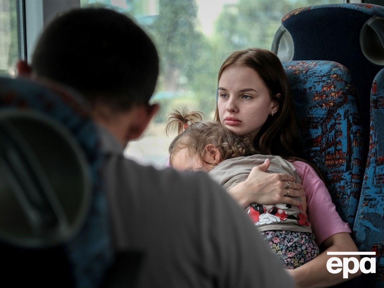 У прифронтових населених пунктах, попри небезпеку, і далі залишаються сім'ї з дітьми