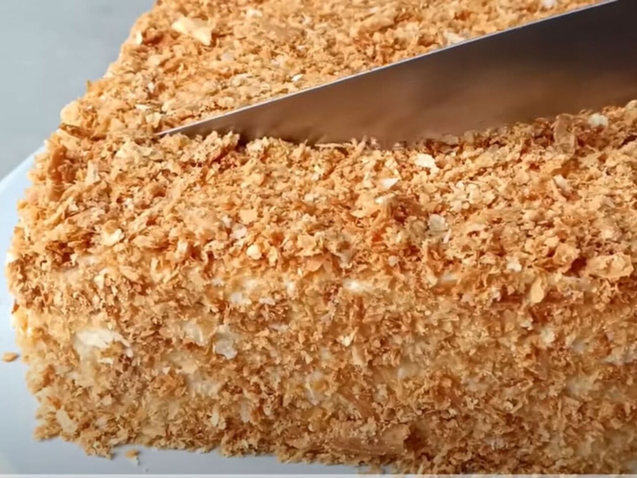 Выпекайте коржи для торта в режиме конвекции при 200 °С около восьми минут