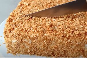 Випікайте коржі для торта в режимі конвекції за 200 °С приблизно вісім хвилин