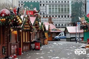 Легковий автомобіль протаранив натовп на ярмарку ввечері 20 грудня