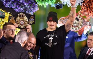 На кону боя Усика с Фьюри будут титулы чемпиона мира по версиям WBC, WBA и WBO в сверхтяжелом весе