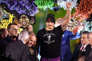 На кону боя Усика с Фьюри будут титулы чемпиона мира по версиям WBC, WBA и WBO в сверхтяжелом весе