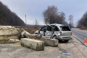 Автомобиль ударился левой стороной