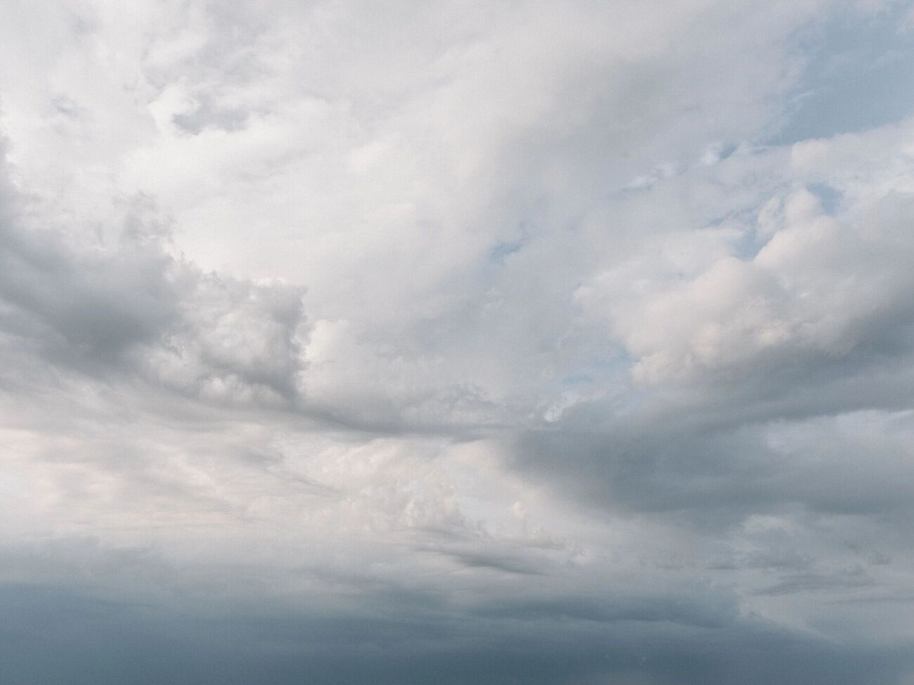 В южной части страны, восточных и большинстве центральных областей прогнозируют дожди