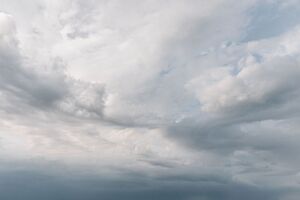 У південній частині країни, східних і більшості центральних областей прогнозують дощі