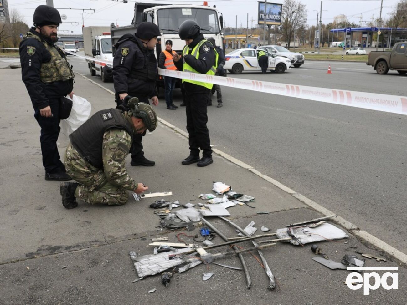 Чоловік ішов вулицею під час атаки країни-агресора РФ