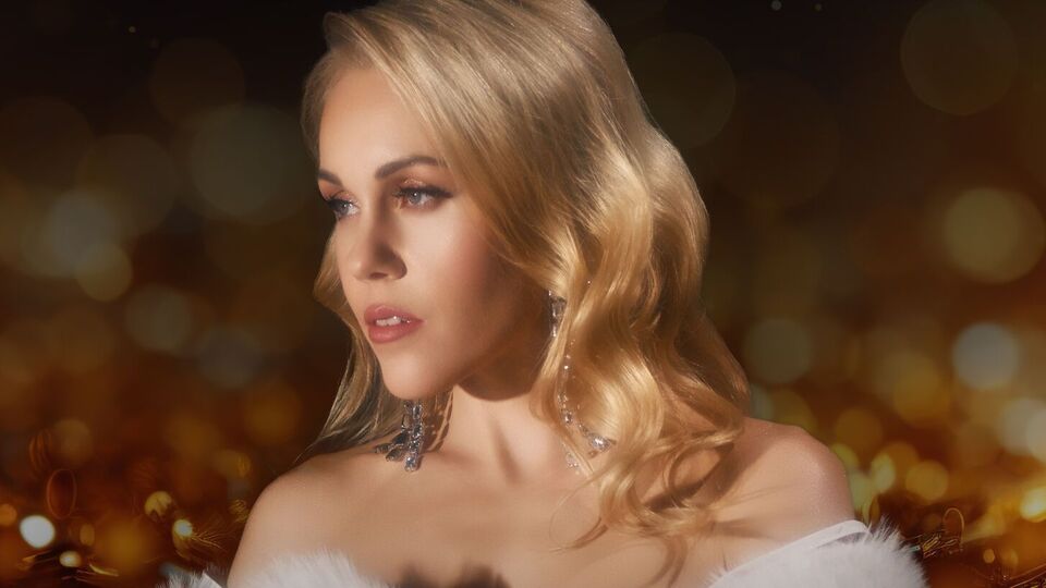 Олена Тополя: Якщо чоловік хоче, щоб його жінка була янголом, він створює для неї Едем