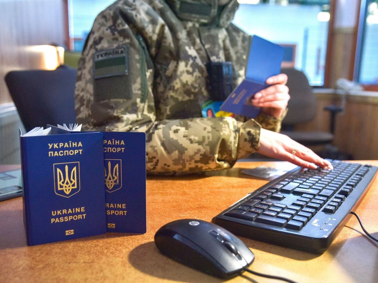 Украинцам от 18 до 24 лет, которые учатся за границей, планируют предоставить право беспрепятственно выезжать и возвращаться в Украину