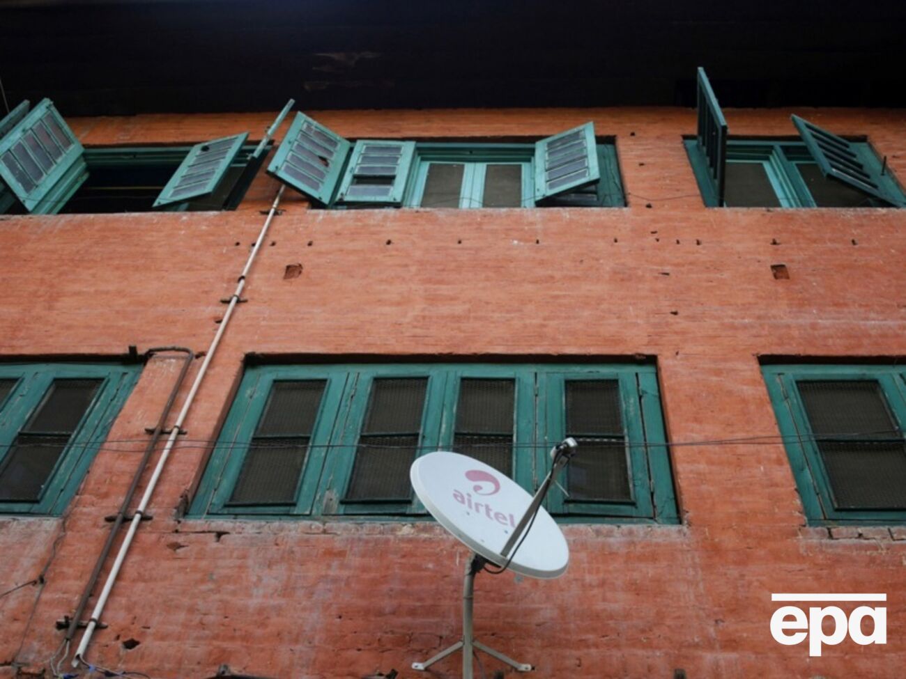 Eutelsat продолжает транслировать российскую пропаганду