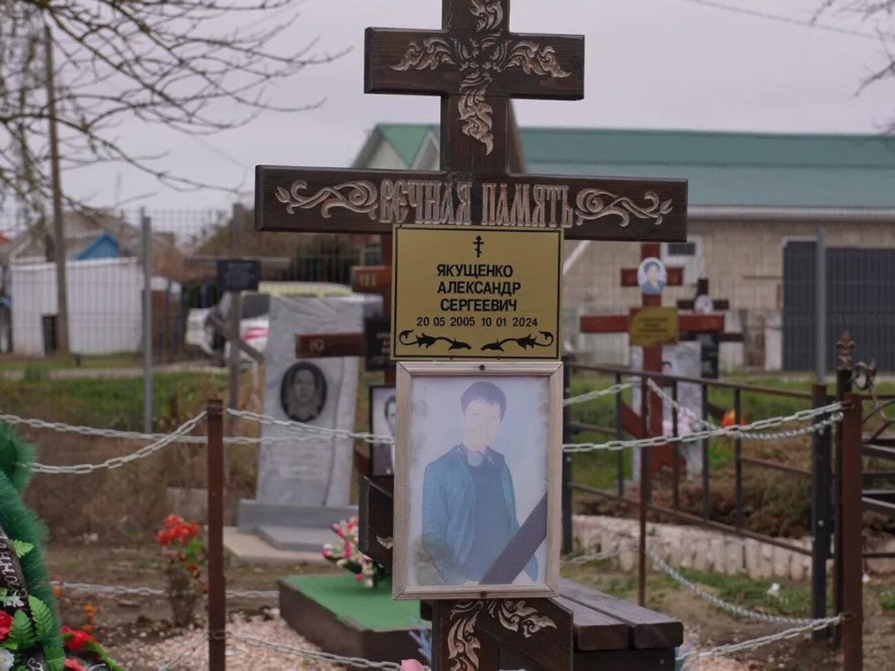 Похоронила подростка приемная семья из РФ