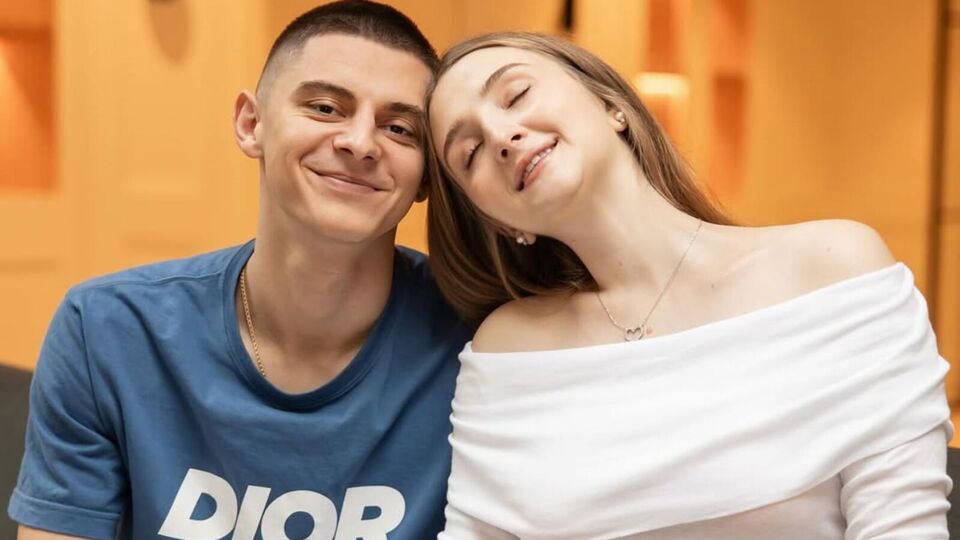 Миколенко одружився зі своєю обраницею в лютому 2024 року