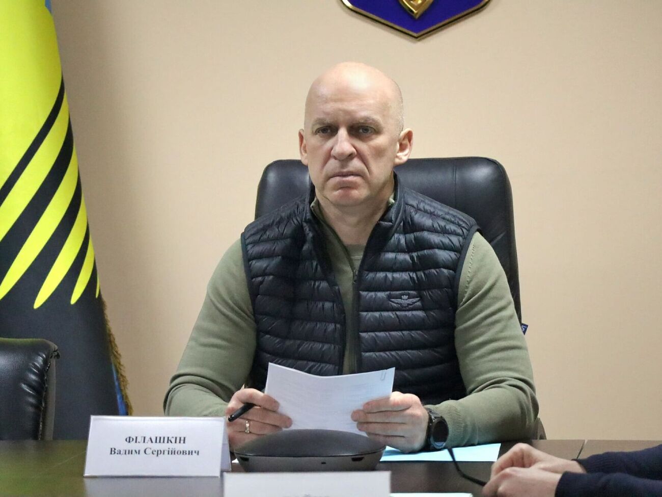 "Міста Часів Яр майже не існує. 249 людей залишаються в підвальних приміщеннях. Жодного цілого будинку немає", – розповів голова Донецької ОВА