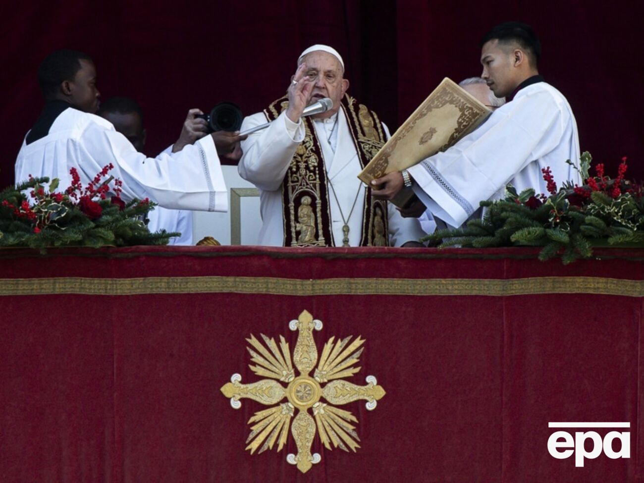 Франциск в ходе рождественского послания упомянул полномасштабную агрессию РФ против Украины