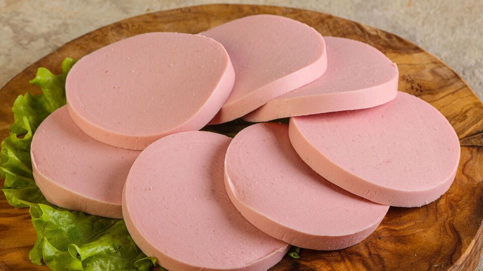 Виявляється, варену ковбасу можна приготувати вдома