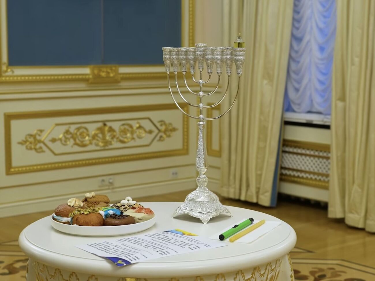 Зеленський розповів, що ханукальну менору подарував йому Мілей