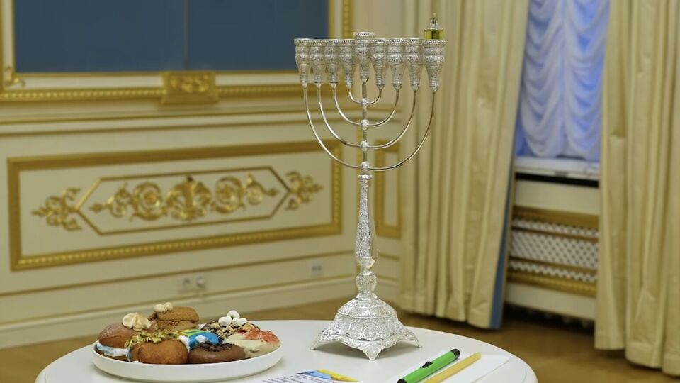 Зеленский рассказал, что ханукальную менору подарил ему Милей