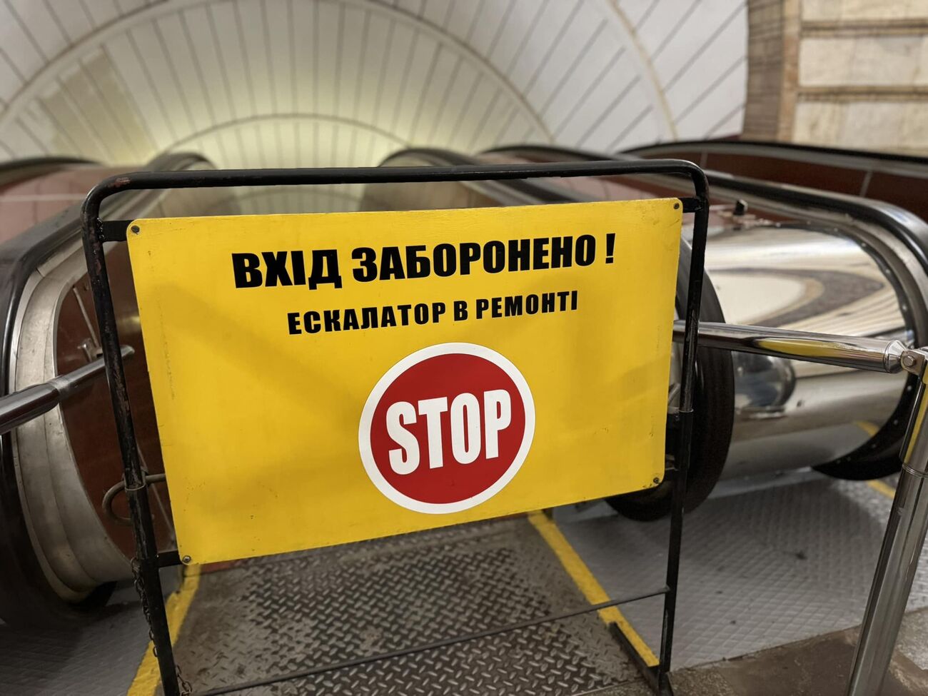 Станцию метро "Лыбидская" временно закрыли на вход, но на выход она работает, отметили в метрополитене Киева