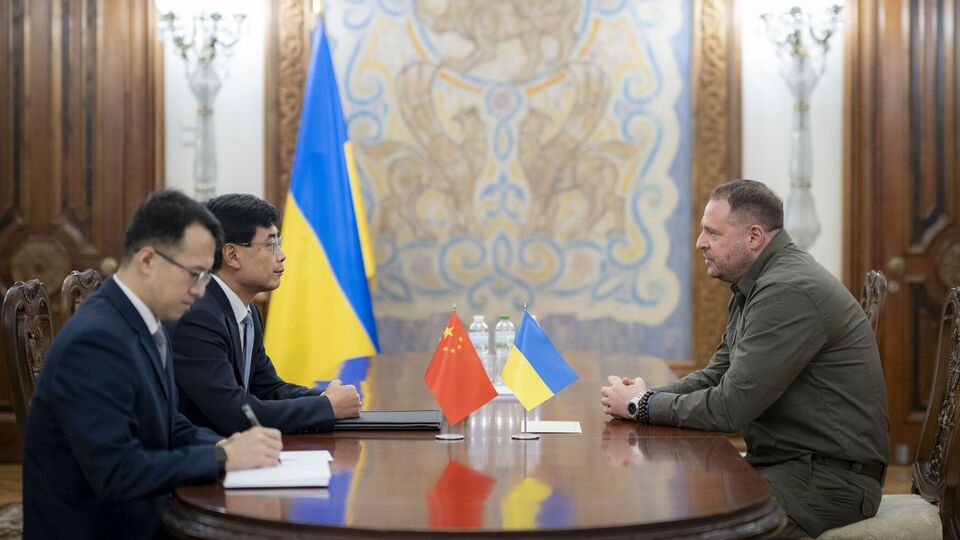 Єрмак зазначив на зустрічі з Ма Шенкунем, що роль КНР важлива в досягненні справедливого й тривалого миру для України