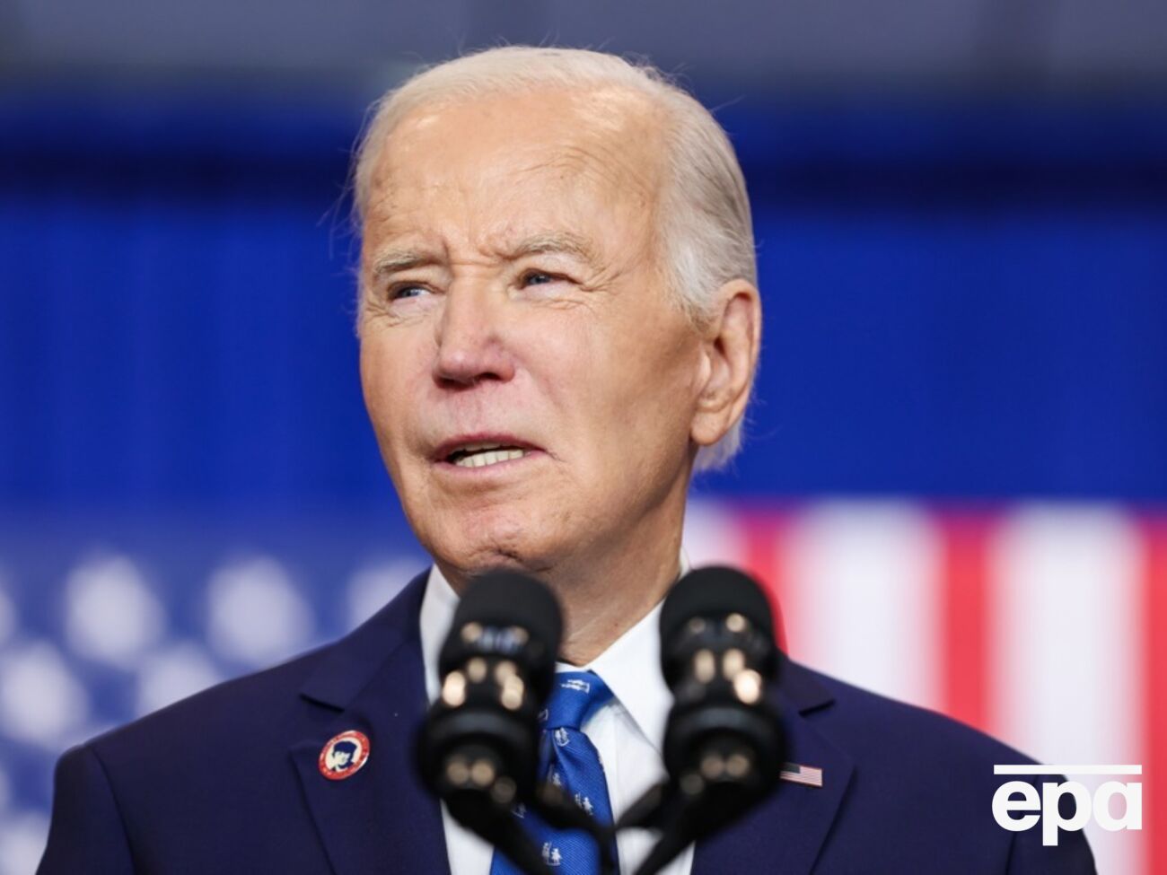 Украинский народ заслуживает "жить в мире и безопасности", отметил Байден