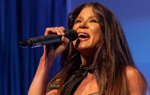 Руслана: Утром я встаю и сразу обливаюсь на улице холодной водой