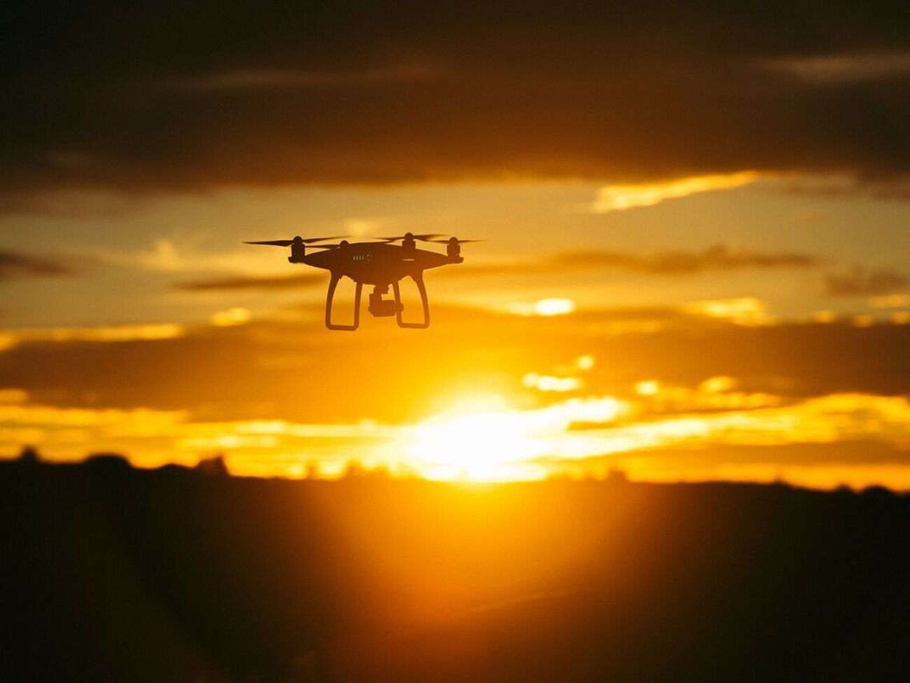 Згідно із записом, у "полюванні" на дрон має брати участь троє