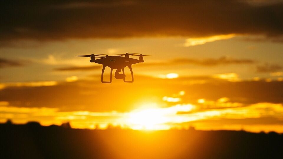 Согласно записи, в "охоте" на дрон должны участвовать трое