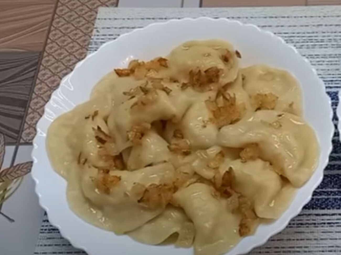 Тісто на вареники "любить", щоб його після замішування залишили настоятися