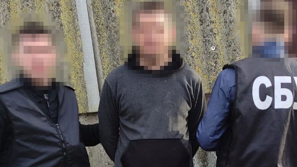 25-річний житель підтримав російських окупантів і добровільно погодився чергувати на їхніх блокпостах