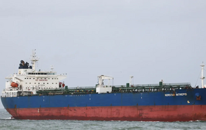 Eagle S ходит под флагом Островов Кука