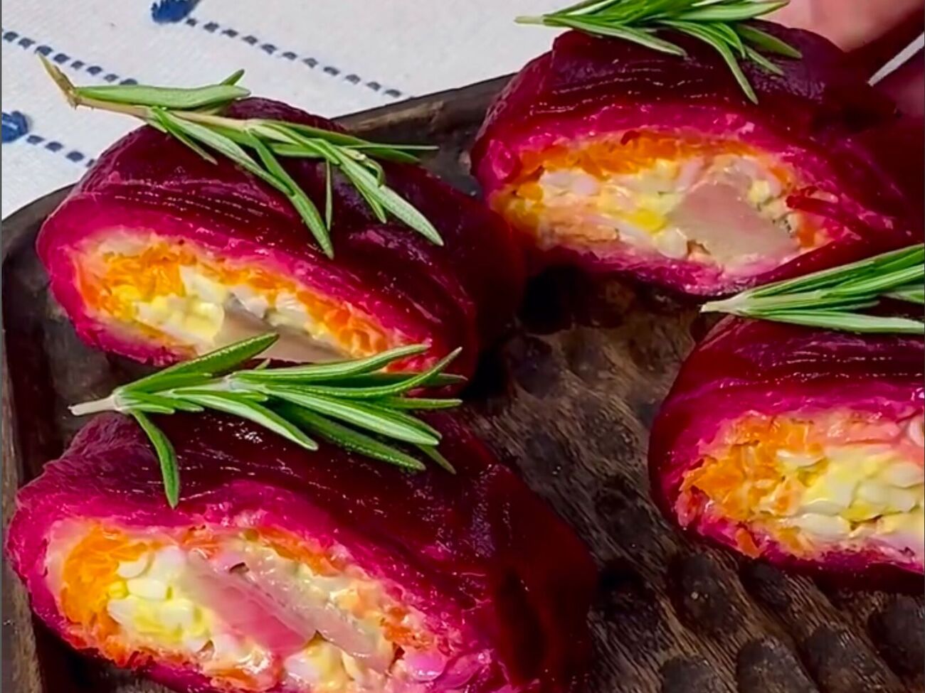 Суши из "Селедки под шубой" удивит ваших гостей