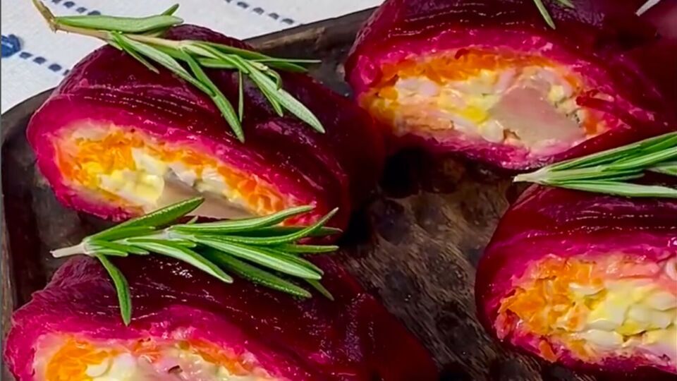 Суши из "Селедки под шубой" удивит ваших гостей