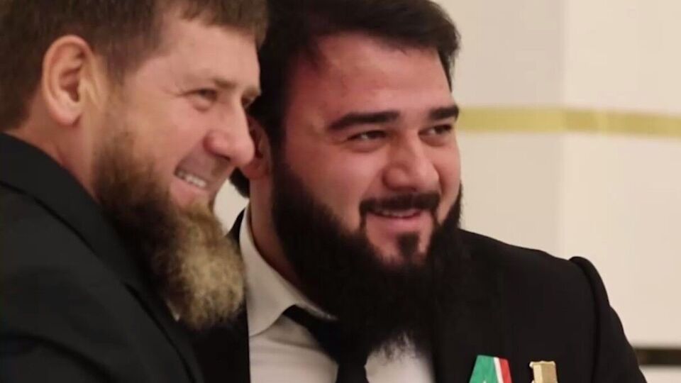 Рамзан Кадиров 26 грудня нагородив медаллю свого племінника Хамзата Кадирова