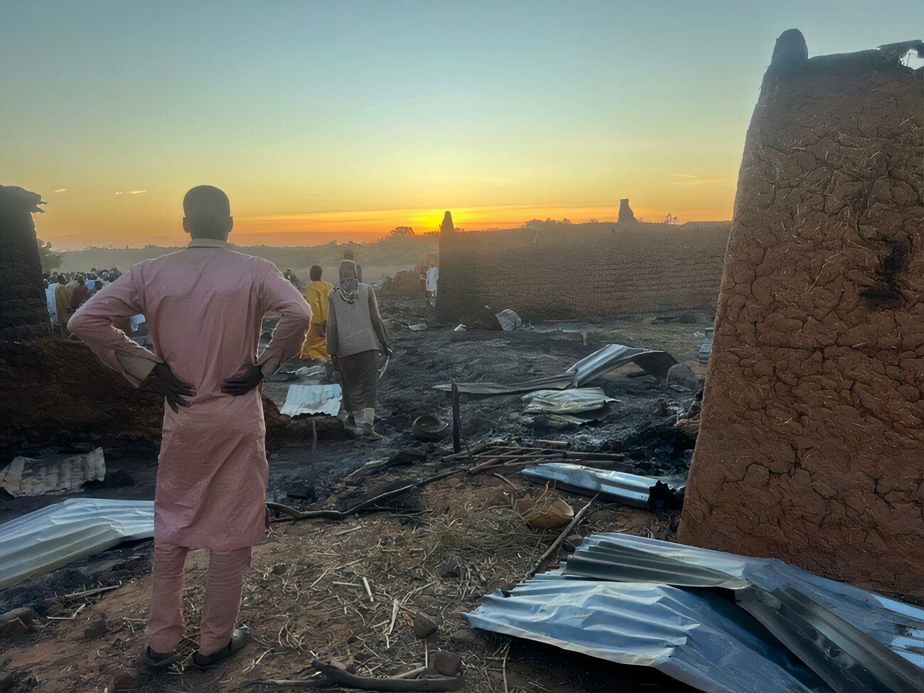 Військові заявили, що атаки були спрямовані на об'єкти, пов'язані з повстанською групою "Лакурава".
